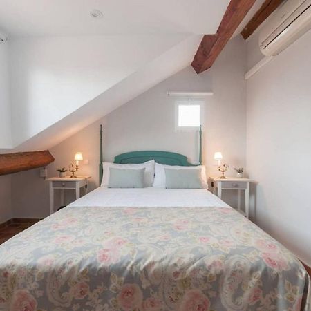 Cozy One-Bedroom Penthhouse La Latina Madrid Exterior foto
